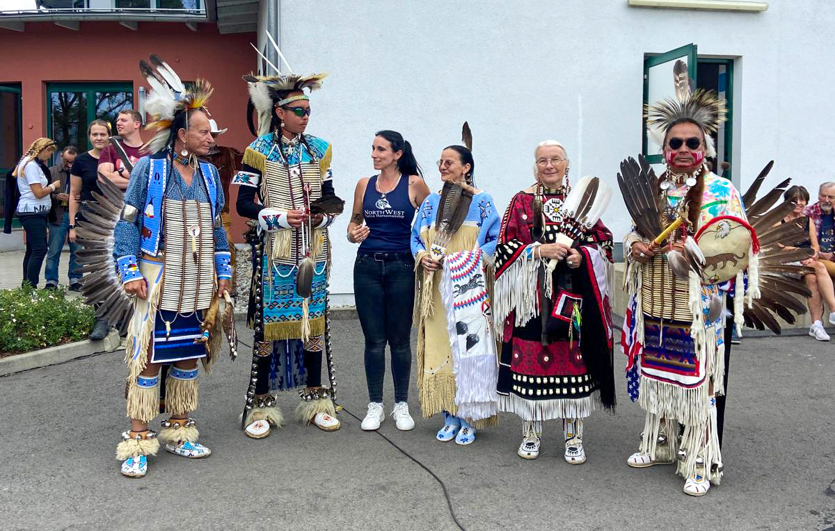 Native Americans bei der Country Show