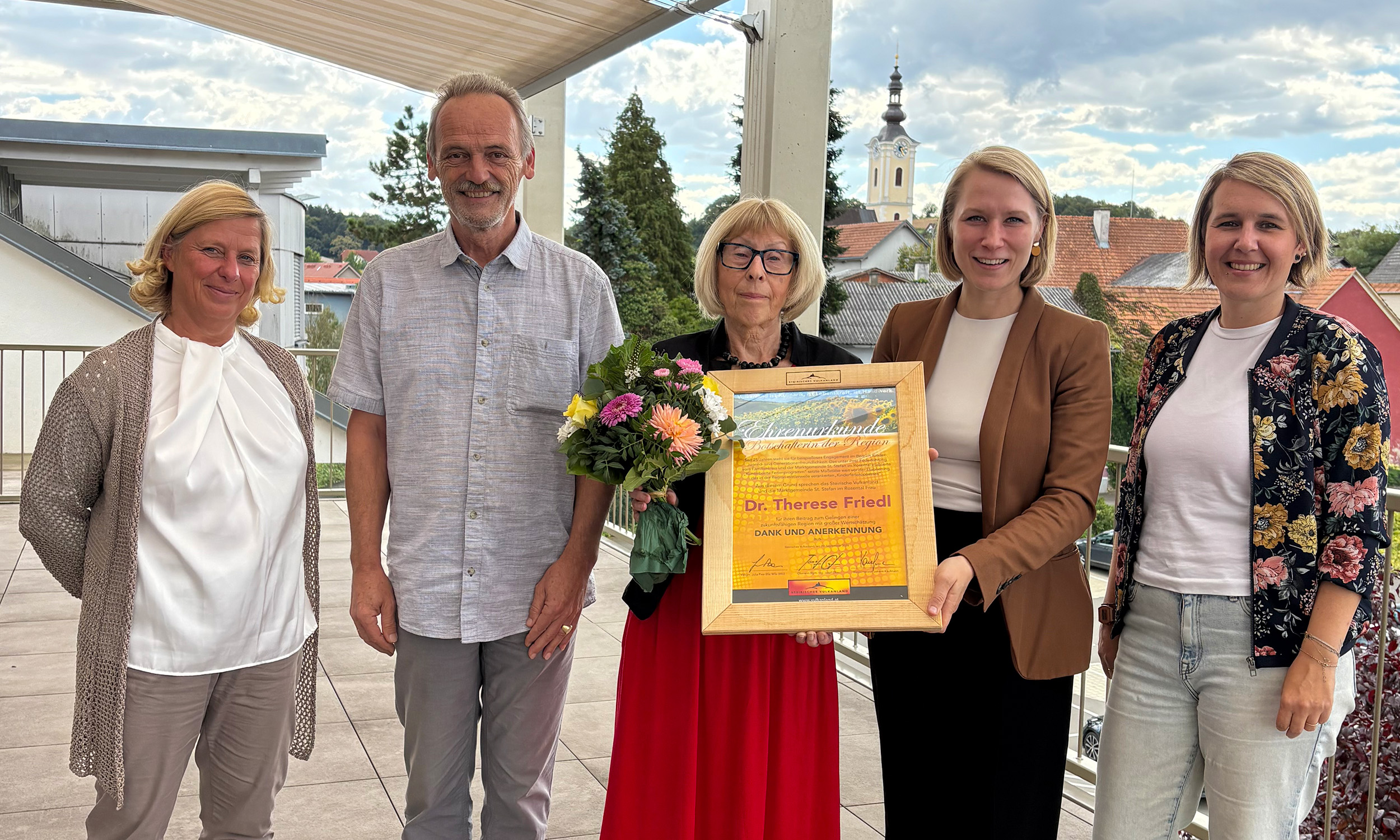 Beatrice Strohmaier, Bgm. Johann Kaufmann, Dr. Therese Friedl, Julia Paar und Anna Knaus-Maurer