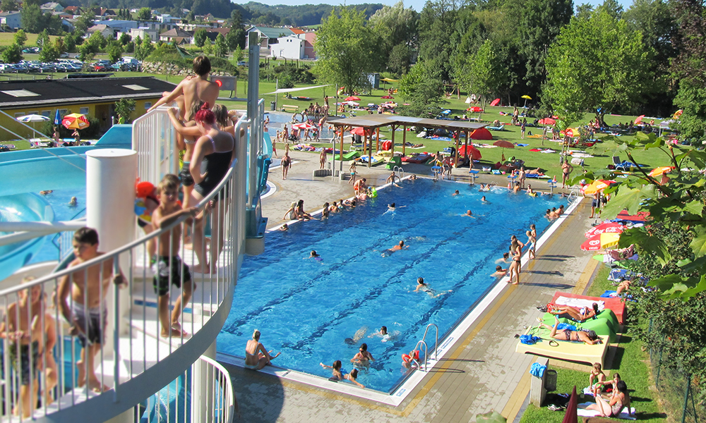 Großzügige Liegewiese